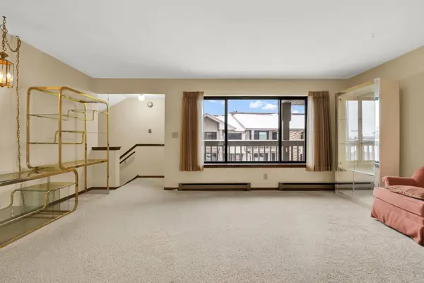 W177N9766 Riversbend Cir E, Germantown, WI 53022