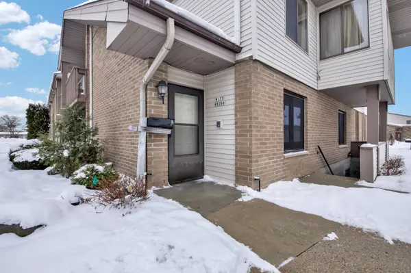 W177N9766 Riversbend Cir E, Germantown, WI 53022