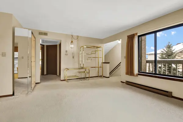 W177N9766 Riversbend Cir E, Germantown, WI 53022