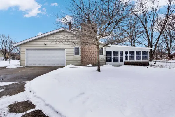 7953 Chapel Hill Ct S, Franklin, WI 53132