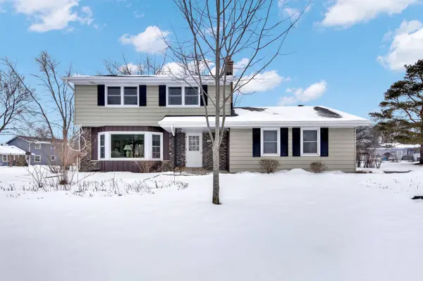7953 Chapel Hill Ct S, Franklin, WI 53132