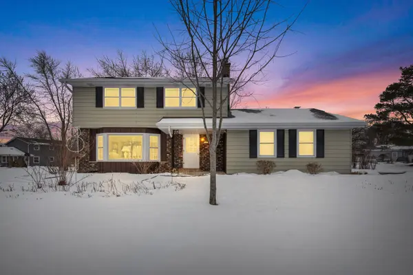 7953 Chapel Hill Ct S, Franklin, WI 53132