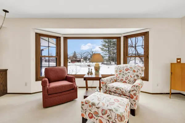 7953 Chapel Hill Ct S, Franklin, WI 53132
