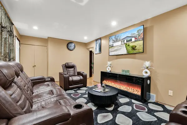 2522 W College Ave, Milwaukee, WI 53221