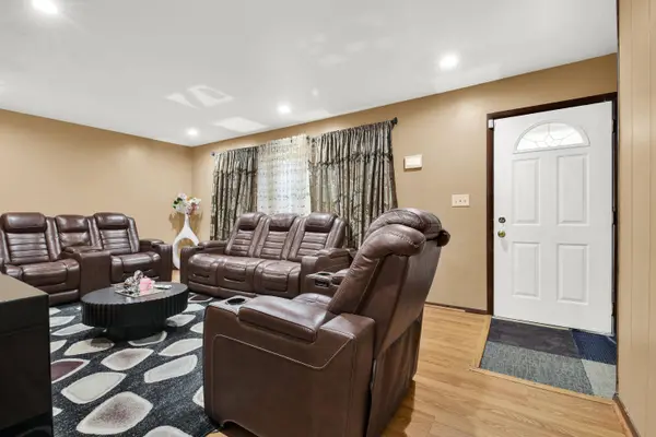 2522 W College Ave, Milwaukee, WI 53221