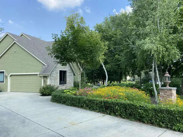 W191S6834 Bluegrass Dr, Muskego, WI 53150