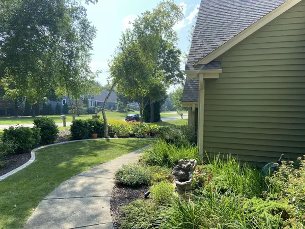 W191S6834 Bluegrass Dr, Muskego, WI 53150