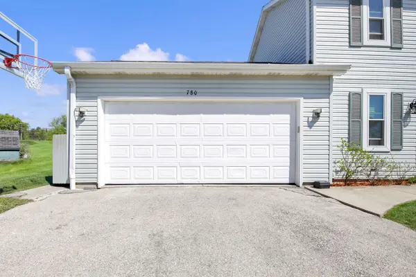 780 W Cardinal Cir, Oak Creek, WI 53154