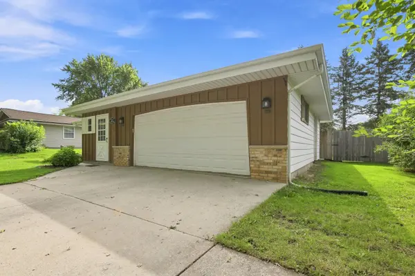 W157N10840 Catskill Ln, Germantown, WI 53022