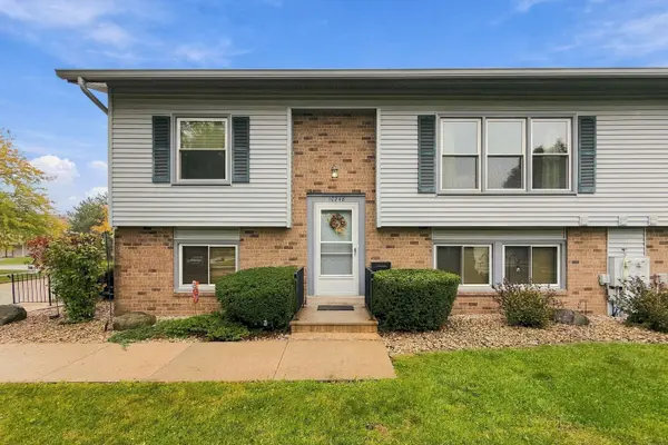 10248 W Parkedge Cir, Franklin, WI 53132