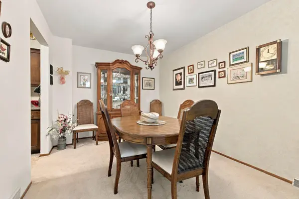 10248 W Parkedge Cir, Franklin, WI 53132