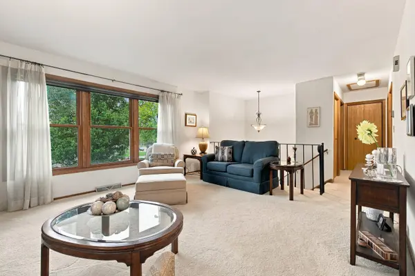 10248 W Parkedge Cir, Franklin, WI 53132