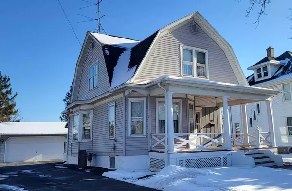 1003 N 4th St, Watertown, WI 53098-2916