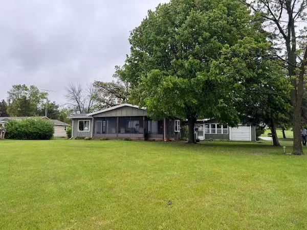 W6782 Marine Dr, Markesan, WI 53946