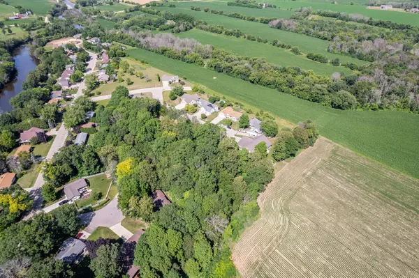 Lt1 Hi View Ct, Mayville, WI 53050