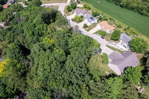 Lt1 Hi View Ct, Mayville, WI 53050