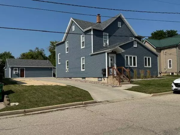 316 Kekoskee St, Mayville, WI 53050