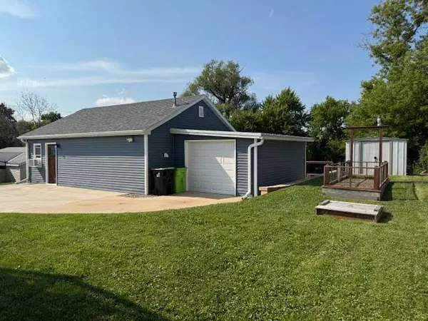 316 Kekoskee St, Mayville, WI 53050