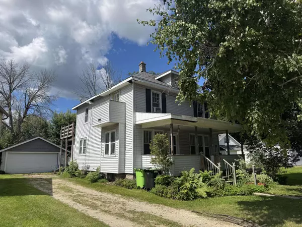 1006 Madison St, Beaver Dam, WI 53916