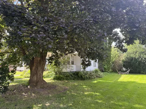 1006 Madison St, Beaver Dam, WI 53916