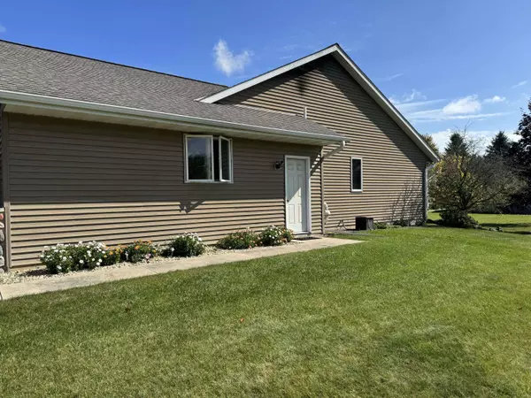 249 Dream Catcher Dr, Kewaskum, WI 53040