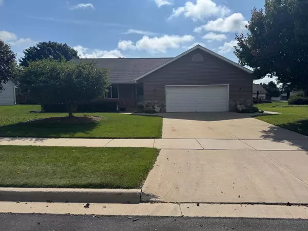 249 Dream Catcher Dr, Kewaskum, WI 53040