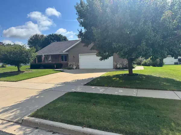 249 Dream Catcher Dr, Kewaskum, WI 53040