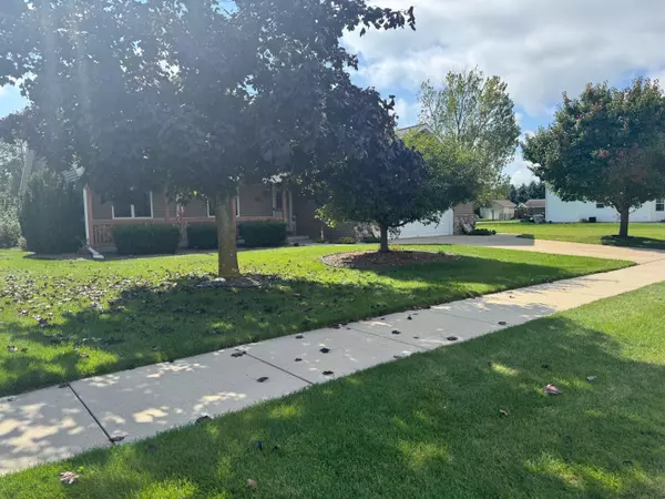 249 Dream Catcher Dr, Kewaskum, WI 53040