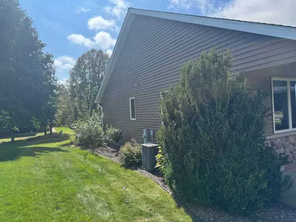 249 Dream Catcher Dr, Kewaskum, WI 53040