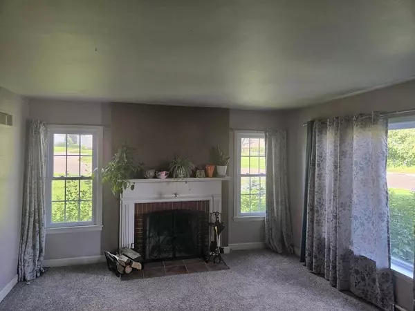 202 S Douglas St, Dodgeville, WI 53533