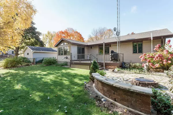 1117 Circle Dr W, Beaver Dam, WI 53916