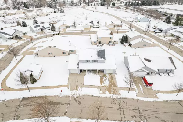 928 Broadmoore Dr, Hartford, WI 53027