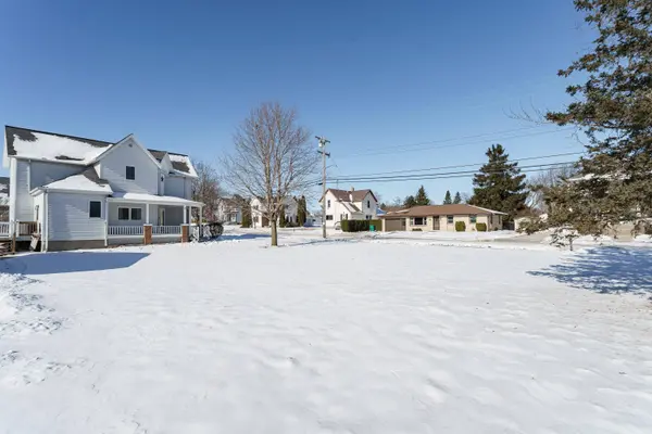 1117 Main St, Lomira, WI 53048