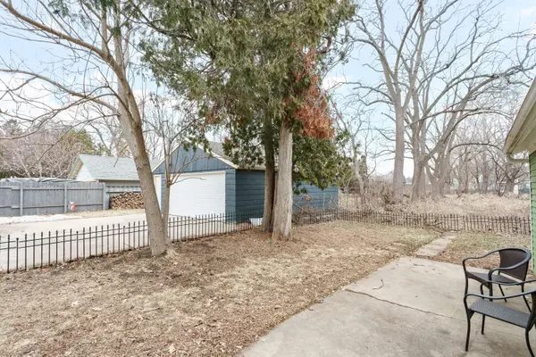 1230 Bay Shore Dr, Oshkosh, WI 54901