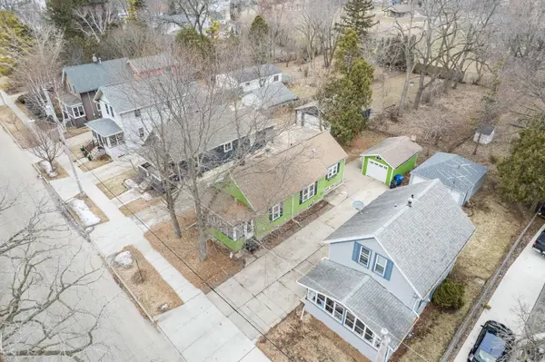 1230 Bay Shore Dr, Oshkosh, WI 54901