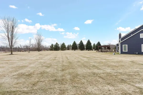 2394 Wildlife Ct, Richfield, WI 53076