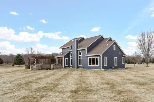 2394 Wildlife Ct, Richfield, WI 53076