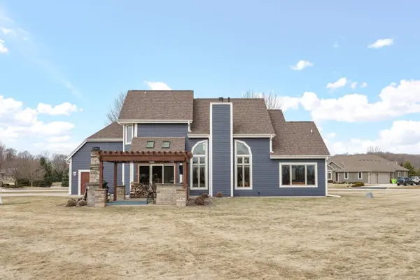 2394 Wildlife Ct, Richfield, WI 53076