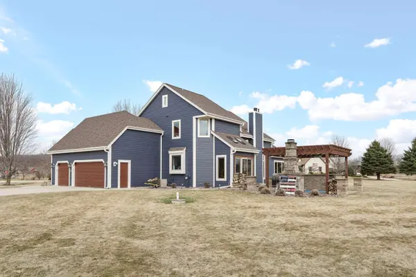 2394 Wildlife Ct, Richfield, WI 53076