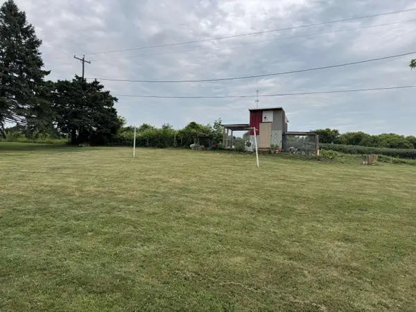 1753 Cedarview Dr, Saint Cloud, WI 53079