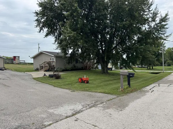 1753 Cedarview Dr, Saint Cloud, WI 53079