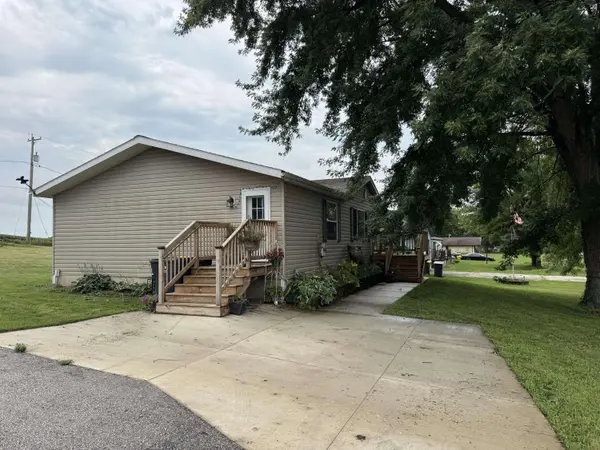 1753 Cedarview Dr, Saint Cloud, WI 53079