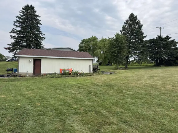 1753 Cedarview Dr, Saint Cloud, WI 53079