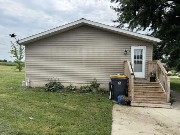 1753 Cedarview Dr, Saint Cloud, WI 53079