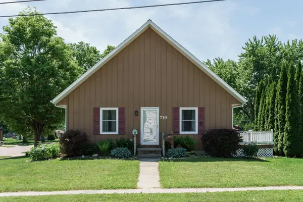 719 Joanna St, Horicon, WI 53032