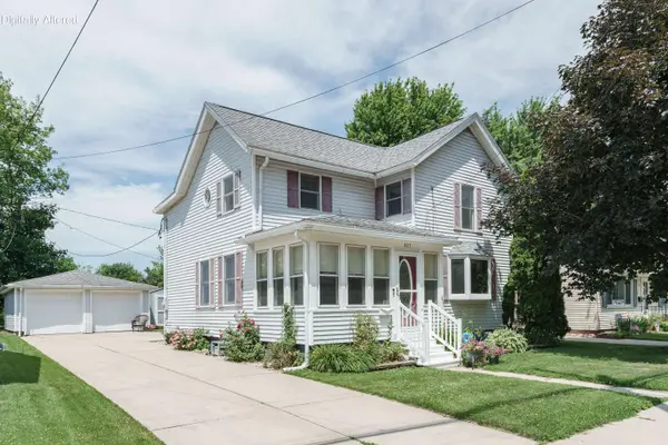 617 N Main St, Mayville, WI 53050