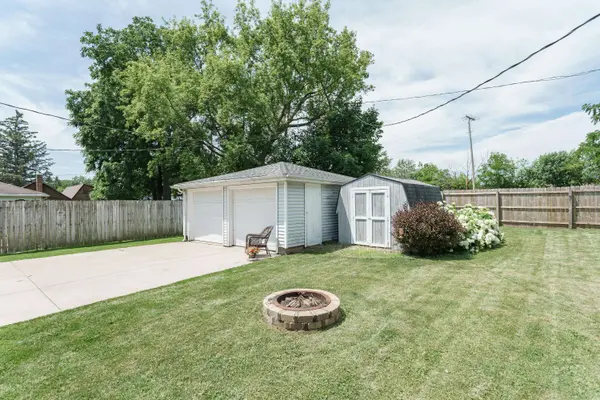 617 N Main St, Mayville, WI 53050