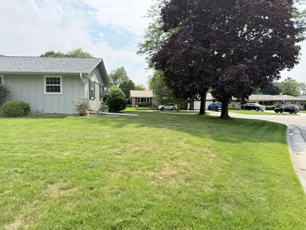 232 Crestwood Dr, Sheboygan Falls, WI 53085