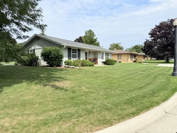 232 Crestwood Dr, Sheboygan Falls, WI 53085