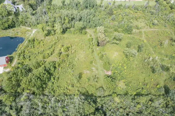 10240 N Range Line Rd, Mequon, WI 53092